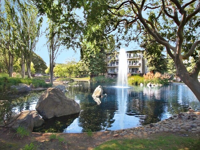 Building Photo - Top floor remodeled Woodlake unit
