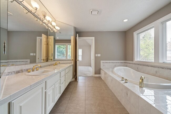 Building Photo - 2284 NW Wheatfield Way