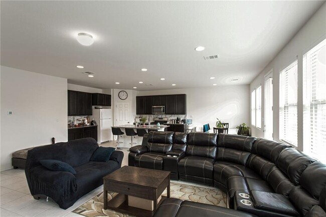 Building Photo - 9109 Garnet Dr