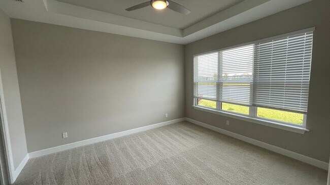 Building Photo - Unfurnished Annual Rental