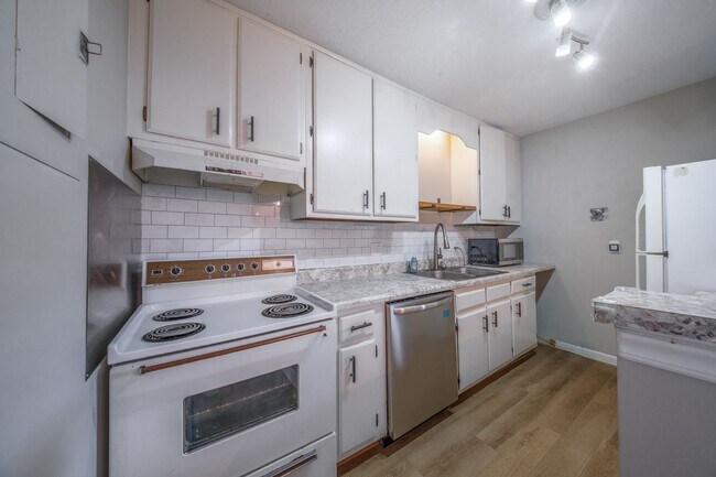 Building Photo - 5737 Bramblegate Rd