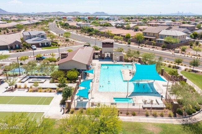 Building Photo - Gorgeous Single Level 4 bed 3 bath 3 car garage home at the Meadows community in Peoria