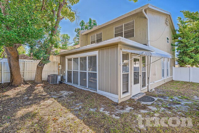 Building Photo - 2063 Los Lomas Dr