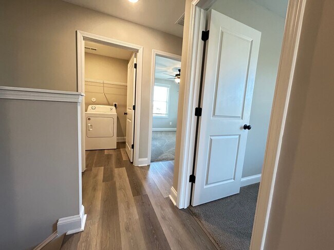 Building Photo - The Landing at Lewis Creek |