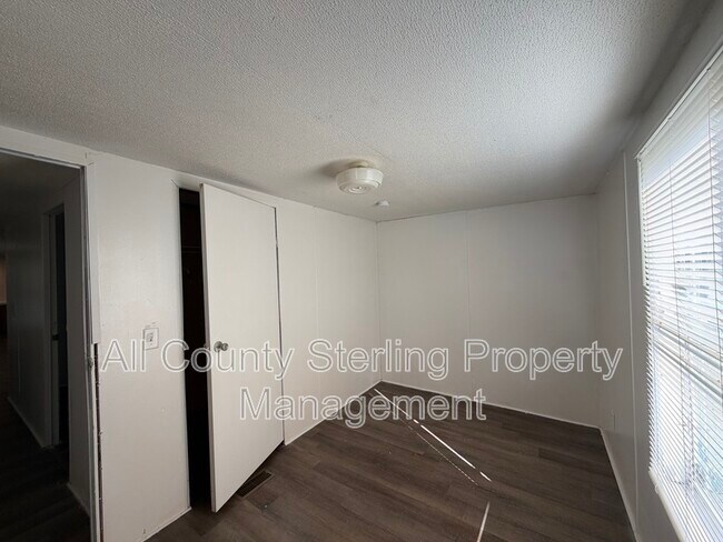 Building Photo - 193 NW Gerson Ln