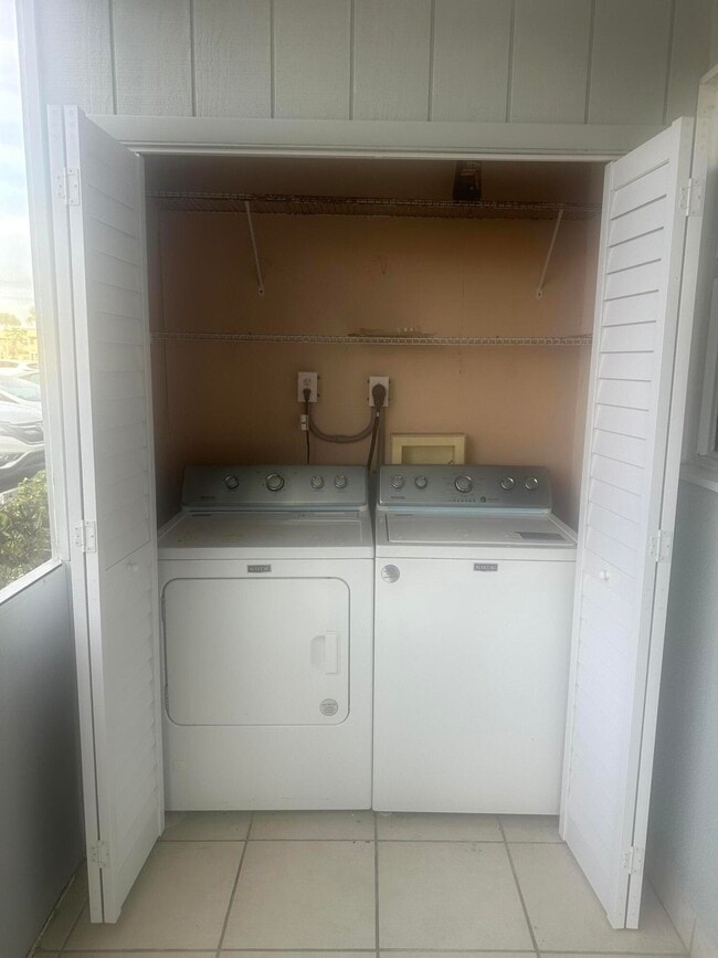 Building Photo - 344 Brittany Ave