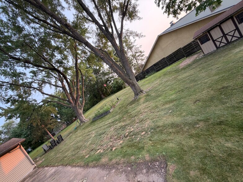 Building Photo - 205 13th Ct