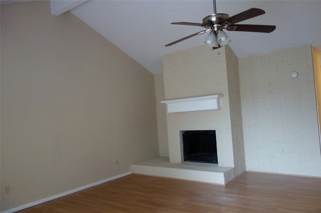 Building Photo - 722 Stephanie Dr
