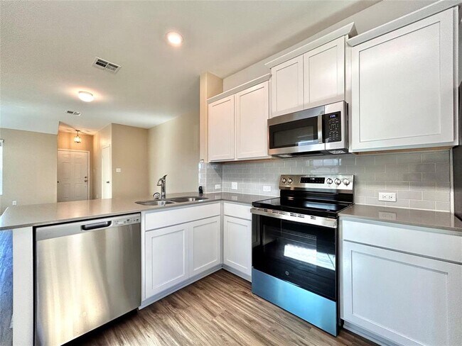 Building Photo - 124 Bronco Billy Dr