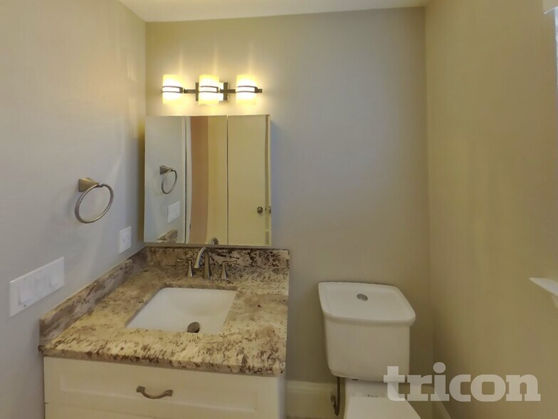 Building Photo - 606 Perdido Dr