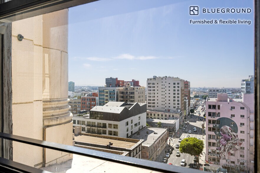 Building Photo - 810 S Spring St