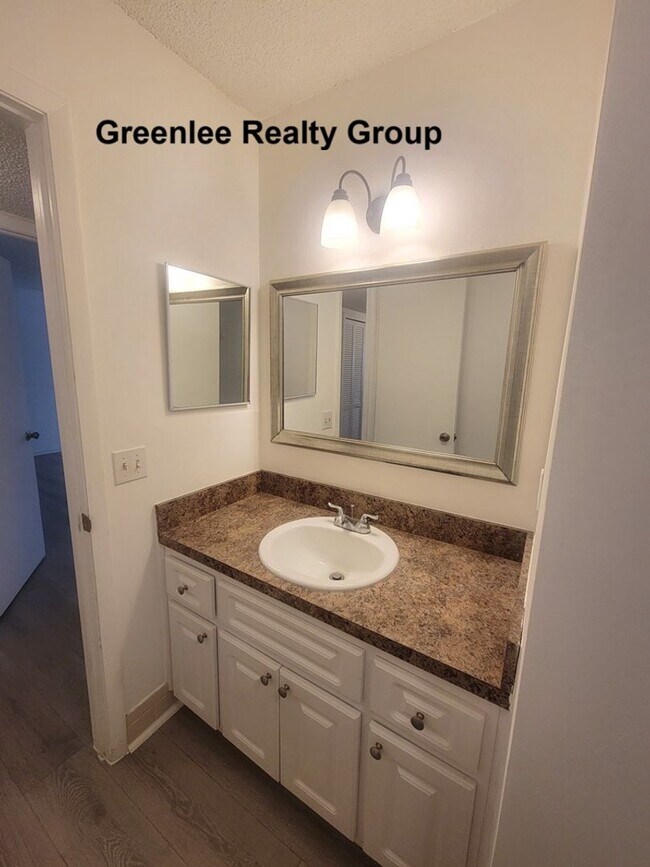 Building Photo - Don’t Miss This Spacious 3 Bedroom / 2 Bath Condo in Baywood Meadows!