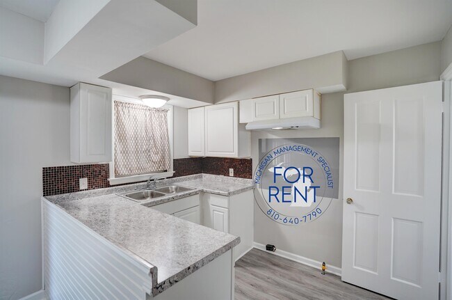 Building Photo - 708 Fremont St