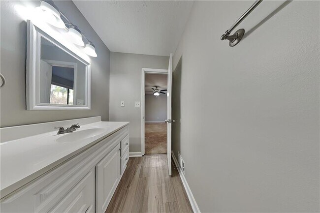 Building Photo - 3208 Aspen Cir SW