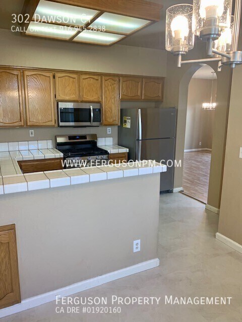 Building Photo - 302 Dawson Ct