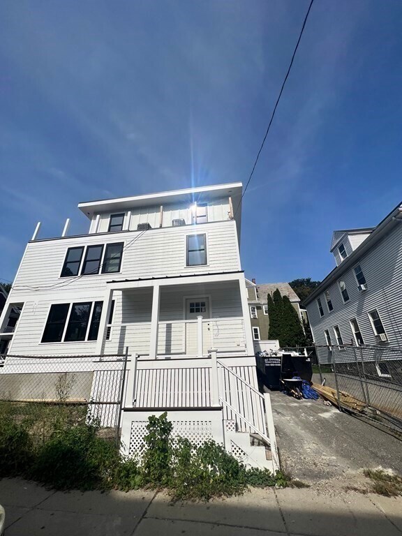 Building Photo - 25 Atkins St