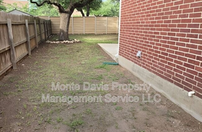 Building Photo - 1206 Devil Ridge