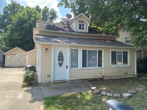 Building Photo - Welcome to this charming 3 bedroom, 1 bath...
