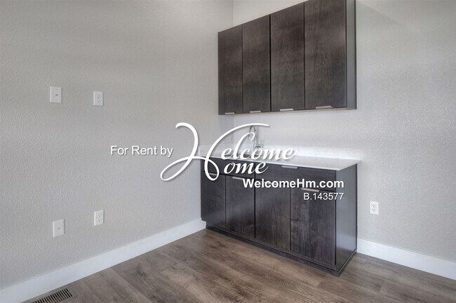 Building Photo - Coming Soon - NEWER Luxury Town Home Centr...