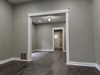 Building Photo - 2 Bedroom House - All electric