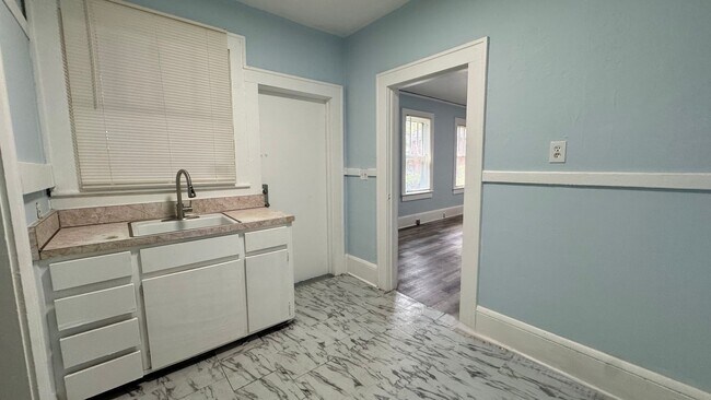 Building Photo - 516/518 Linwood Units