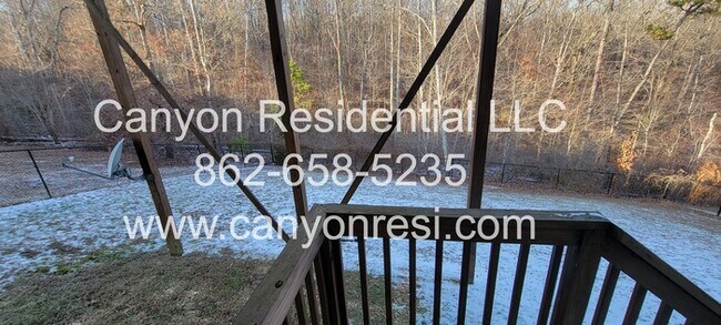 Building Photo - Nice Sized 4 Bed 3 Bath home in great location!