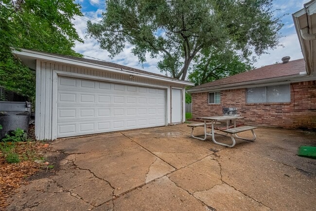 Building Photo - 9126 Willow Meadow Dr