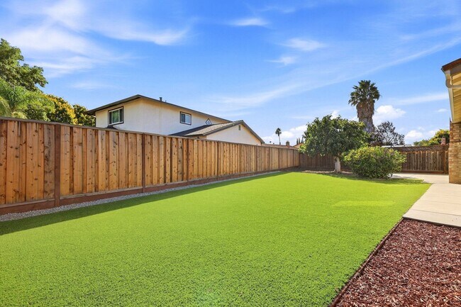 Building Photo - 560 Glenburry Way