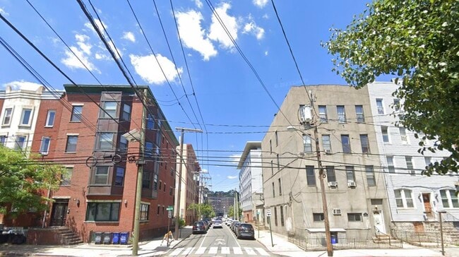 Building Photo - 604 4th St