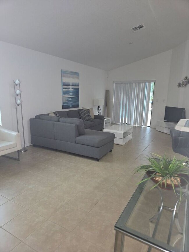 Building Photo - Furnished 4-Bedroom Pool Home in Davenport...
