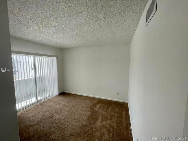 Building Photo - 5020 Elmhurst Rd