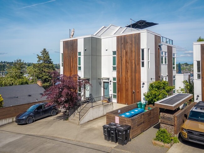 Building Photo - 2433 8th Ave N