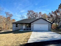 Building Photo - 40 Eriboll Ln