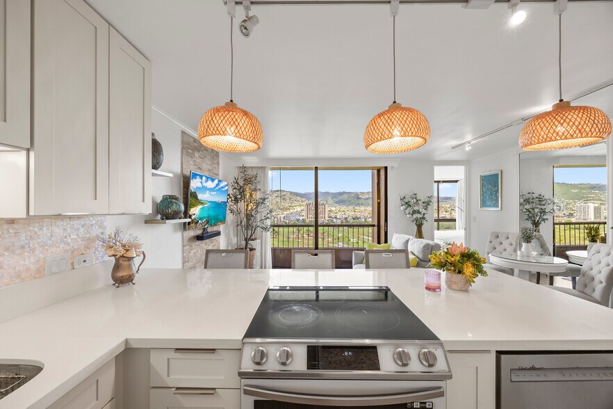 Building Photo - 320 Lili?uokalani Ave