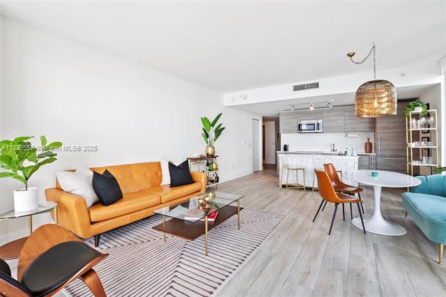 Building Photo - 650 NE 32nd St