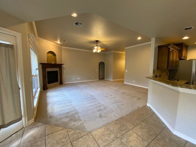 Building Photo - 3 Bed | 2 Bath | Jenks