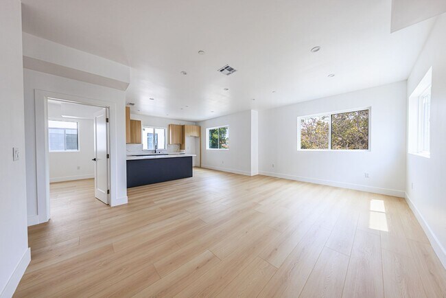 Building Photo - 1013 S Citrus Ave
