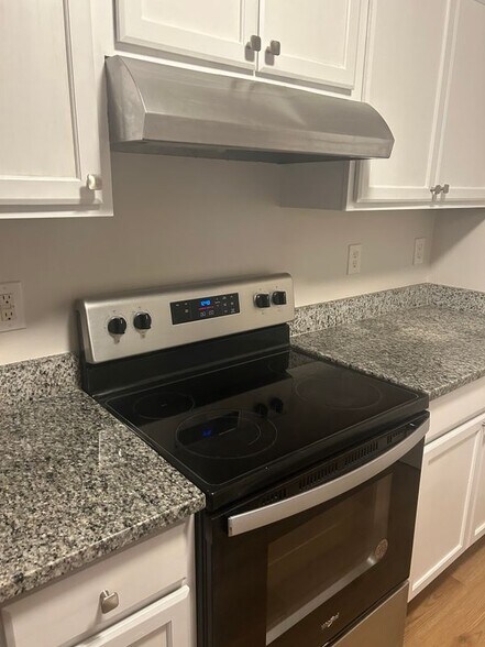 Building Photo - 8102 Fairington Village Dr