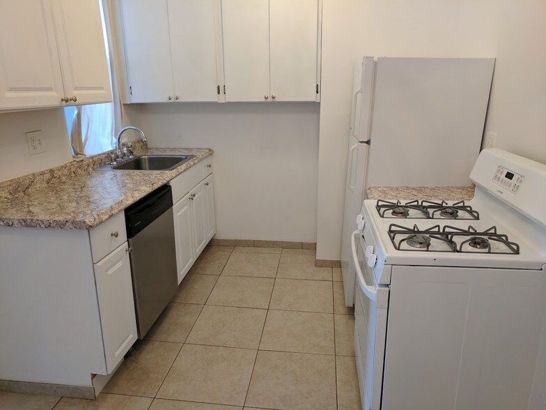 Building Photo - 5431 Howe St