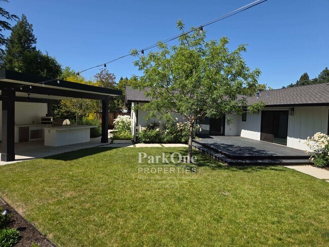 Building Photo - Amazing one of a kind home in the Heart of Walnut Creek