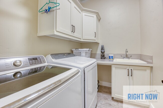Building Photo - 4113 W Gray Fox St