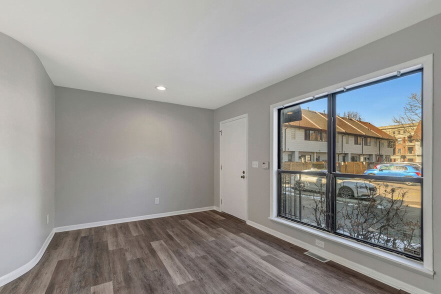 Building Photo - 2410 Grandview Ave