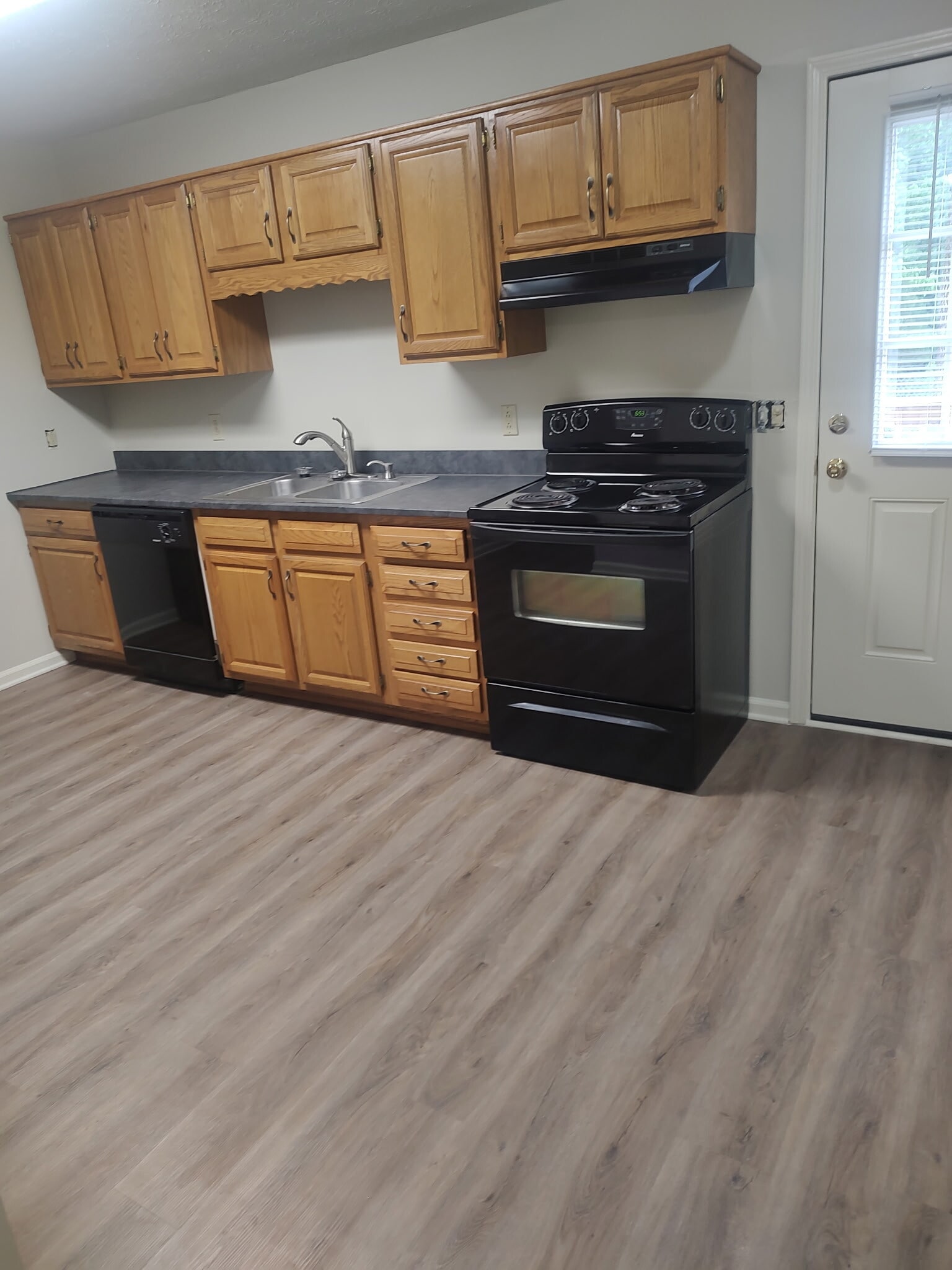 Building Photo - 210 W 17th St