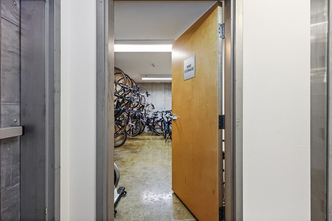 Building Photo - 10 Ann St