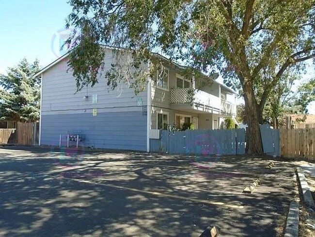 Building Photo - 1200-1206 Parkview St
