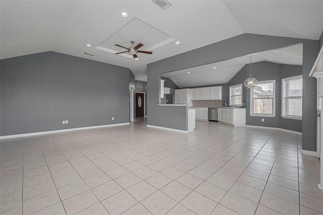 Building Photo - 9631 Highland Pointe Dr