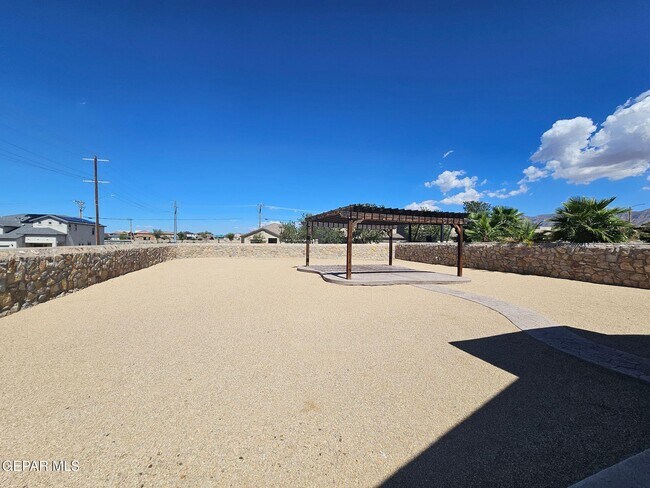 Building Photo - 7565 Wolf Creek Dr