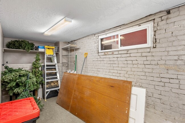 Building Photo - 722 S 700 E