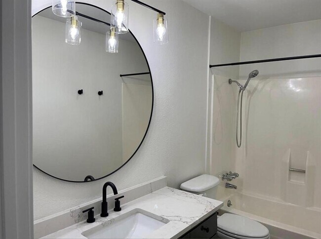 Building Photo - 909 Cripple Creek Dr