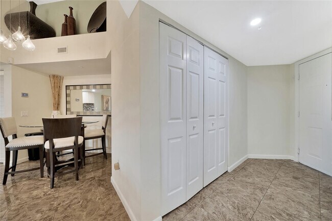 Building Photo - 2005 SE 10th Ave